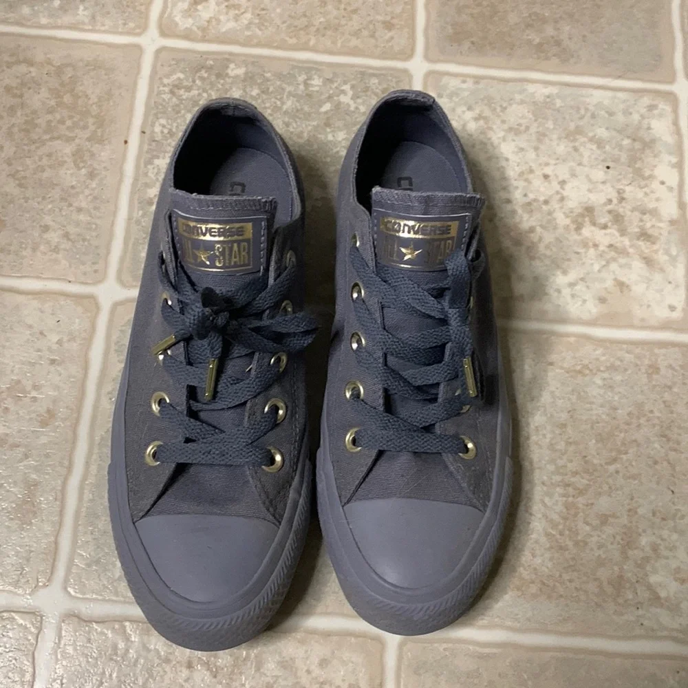 Converse shoes - Picture 1 of 6